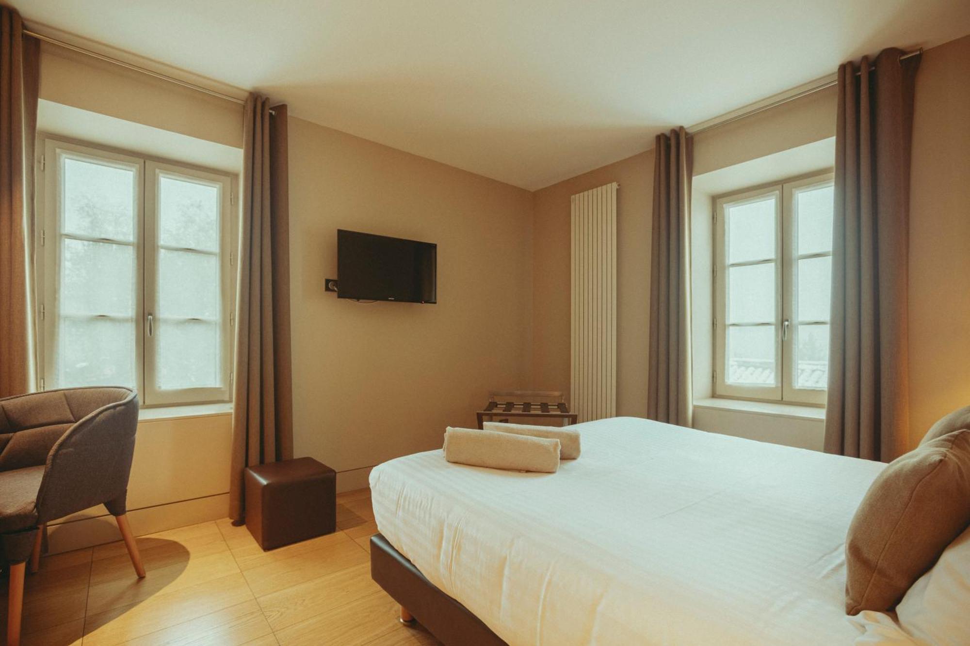 Auberge De Clochemerle, Spa Privatif & Restaurant Gastronomique Vaux-en-Beaujolais Room photo