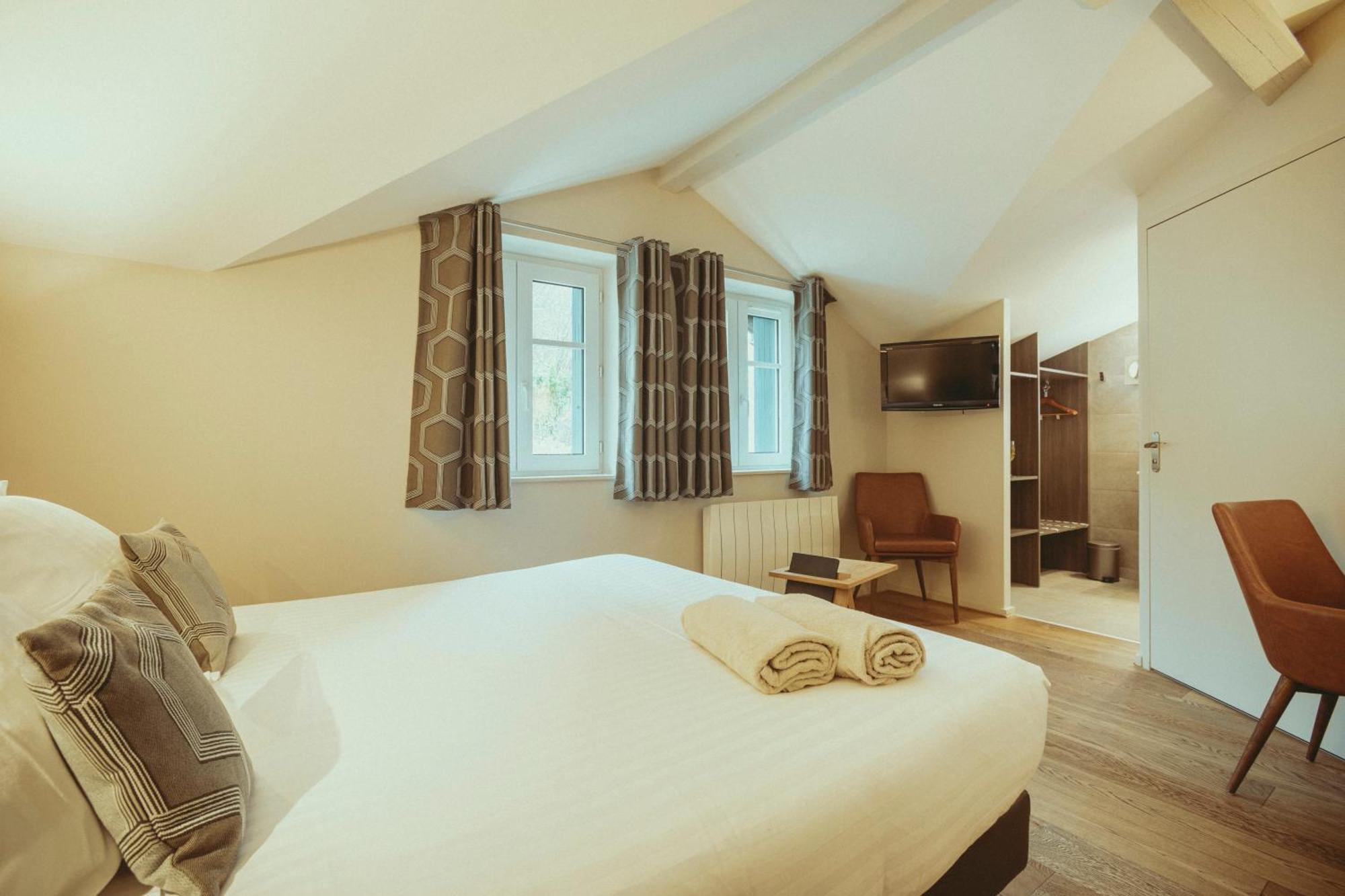 Auberge De Clochemerle, Spa Privatif & Restaurant Gastronomique Vaux-en-Beaujolais Room photo
